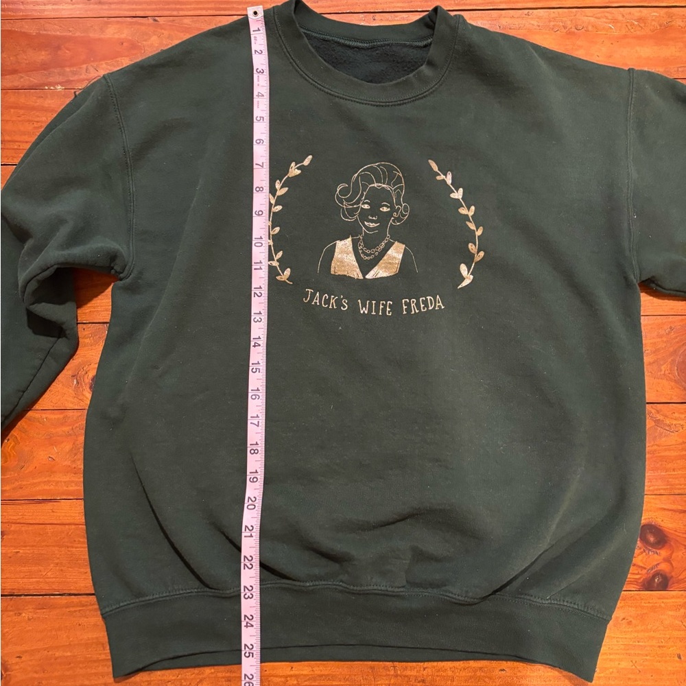 Green Sweater - Picture 5 of 6
